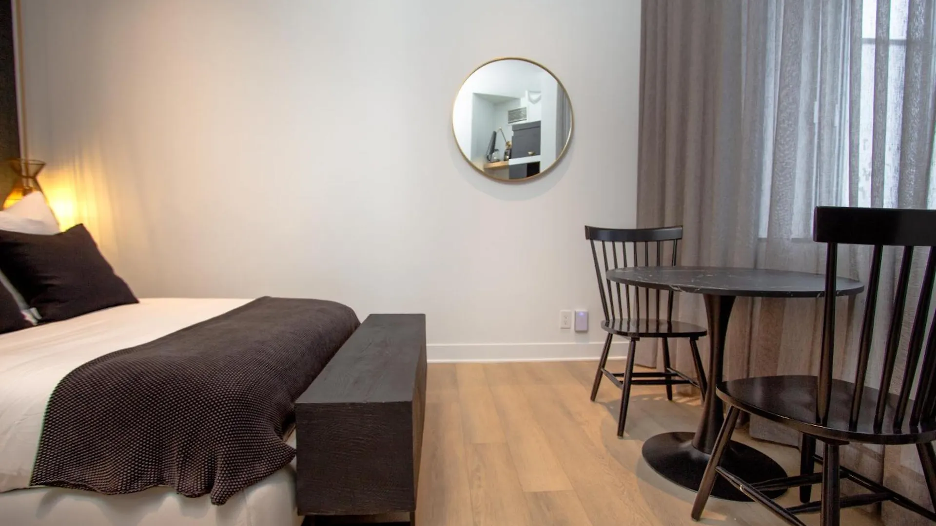 Apartment Studio #17 - Self Check-In - Plateau - St-Denis Montreal