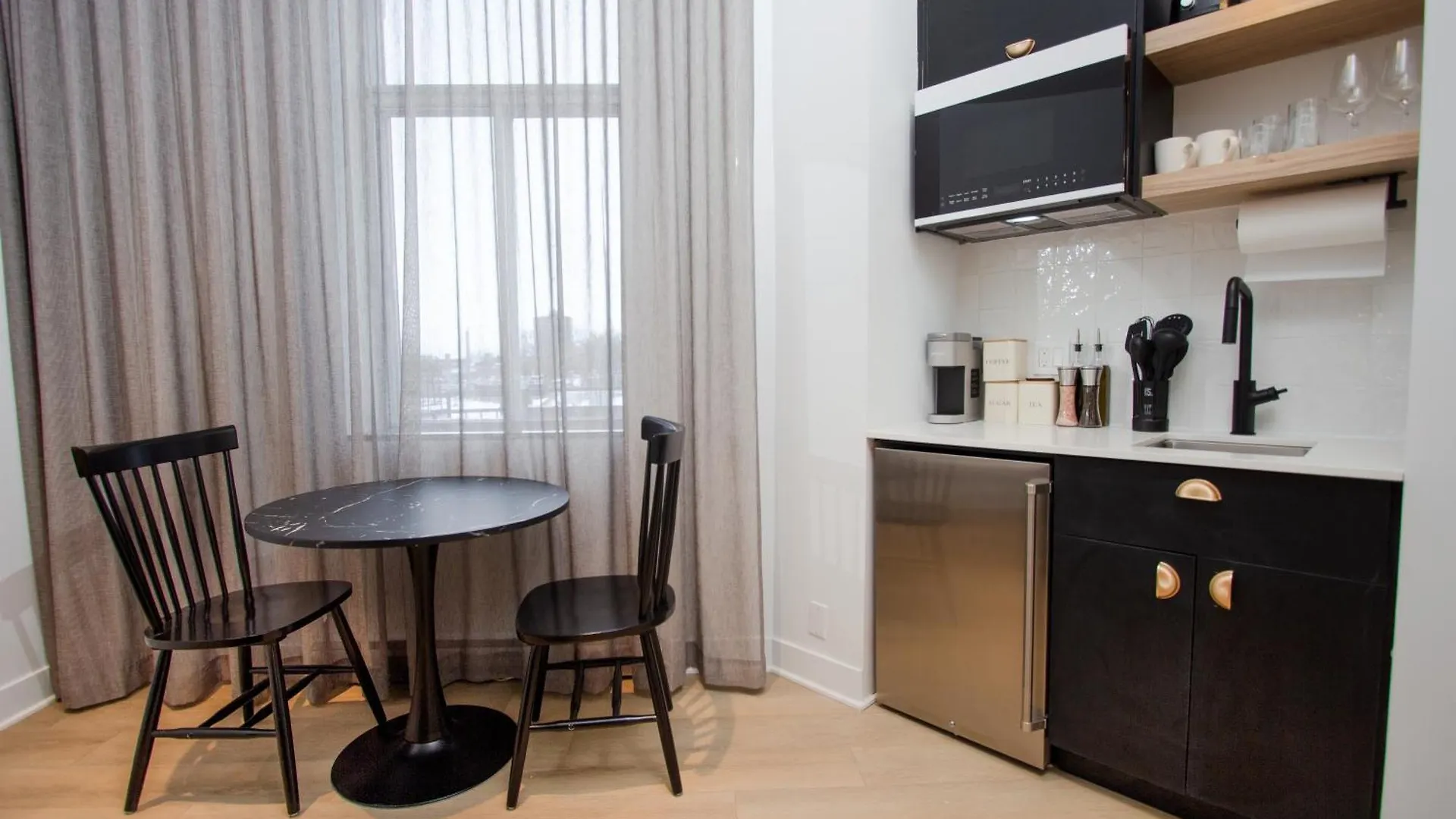 Studio #17 - Self Check-In - Plateau - St-Denis Montreal Apartment