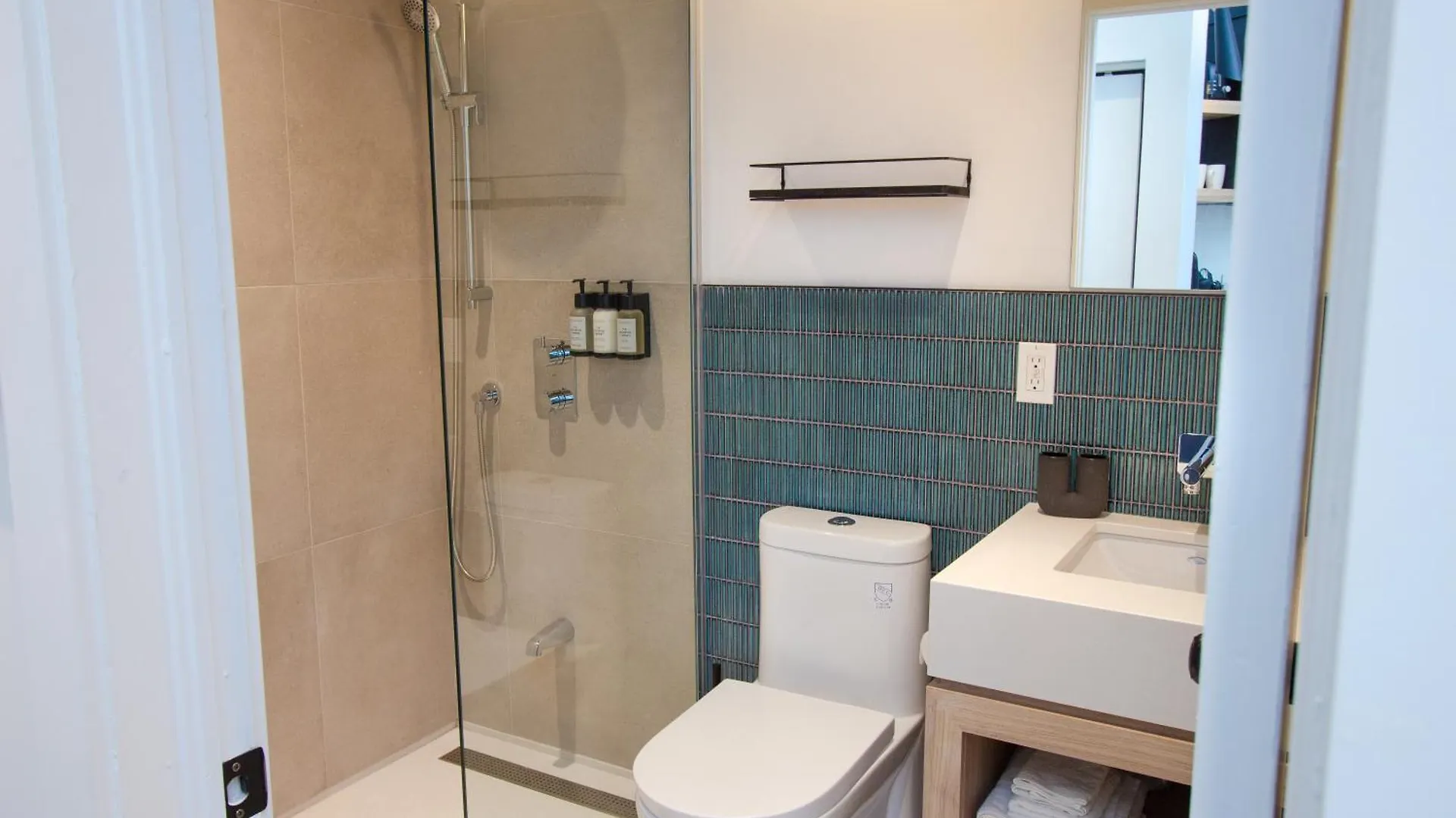 Apartment Studio #17 - Self Check-In - Plateau - St-Denis Montreal