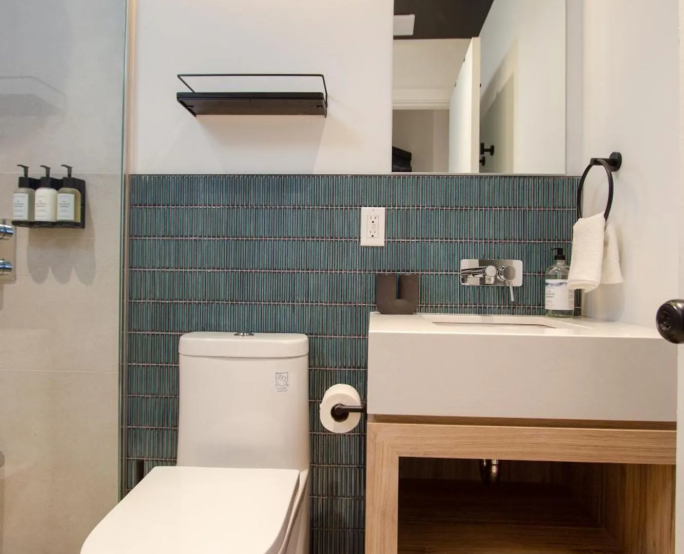 Studio #17 - Self Check-In - Plateau - St-Denis Montreal